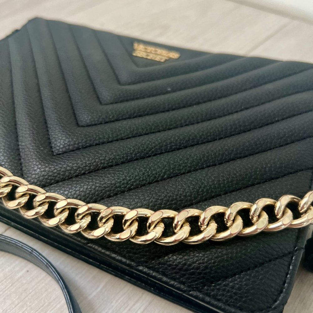 Victoria Secret Body Bag Women's V-Quilted Crossbody Black - Picture 5 of 14